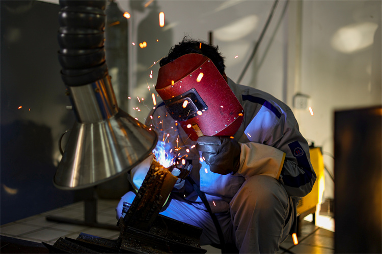 焊接技術吃香！現在報名當然不晚?。? border=