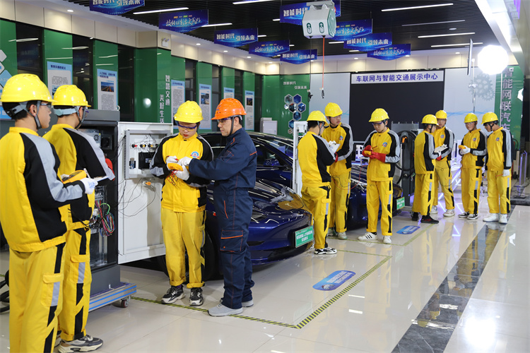 17-35歲把握機會！短期如何快速進入新能源汽車技術領域？