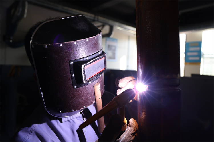 在西安想學焊工去哪里？做一名有“技術”的焊工，不愁沒錢賺！