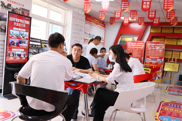 十幾歲很迷茫，學什么技術更吃香，怎么學找誰學？????