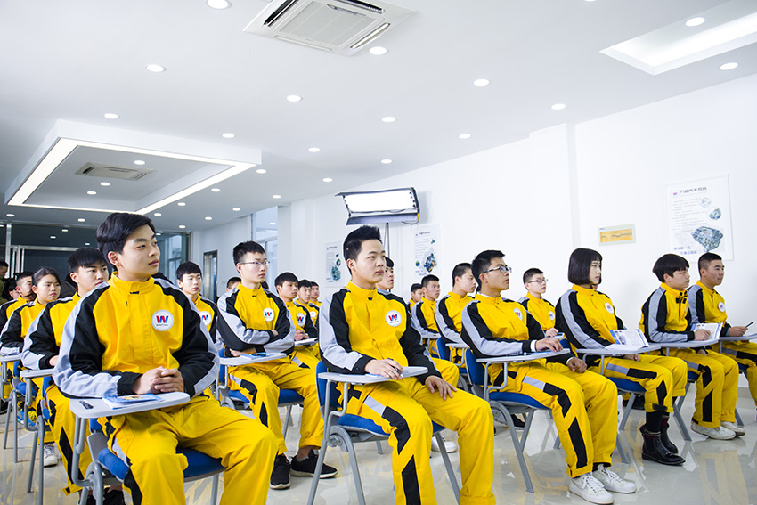 西安汽車修理技術培訓學校哪家好，陜西學技術汽修學校哪家好？