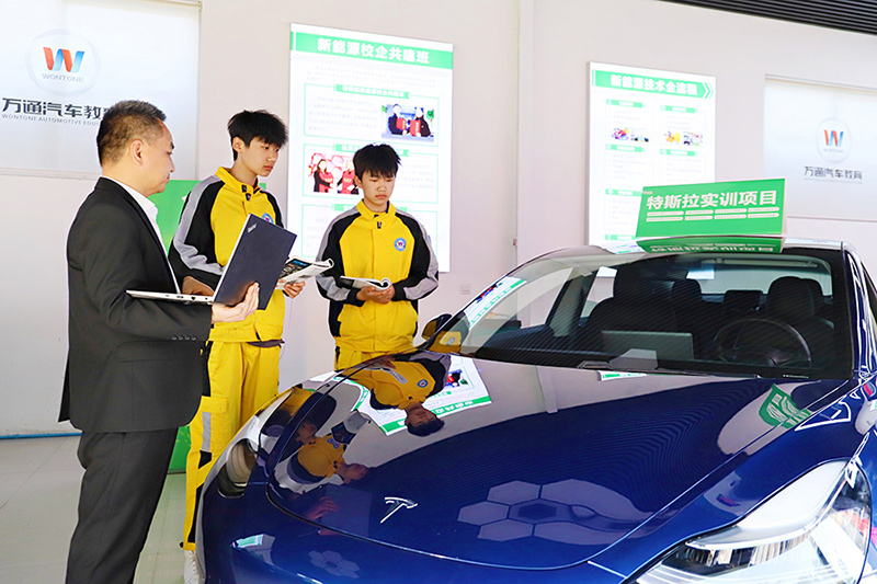 8月了，還有什么學校可以選？這所學校還有少量名額~