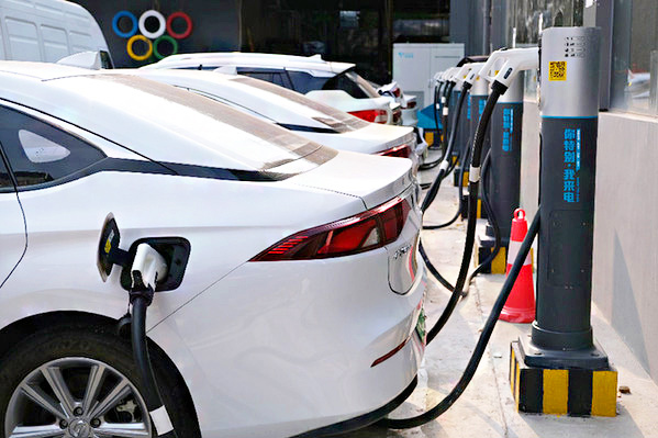 學新能源汽車就業前景怎么樣？智能網聯汽車技術主要學什么？