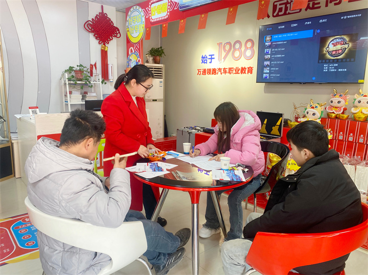 西安萬通汽車學校2025年春季預報名火熱開啟：掌握高薪就業的金鑰匙