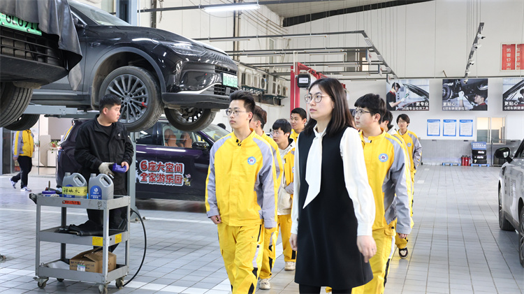 走進零跑汽車，解鎖職業新視野——西安萬通汽車學校學子開展企業研學活動