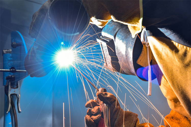 打工族逆襲指南：學焊接技術，做職場 “焊” 衛者