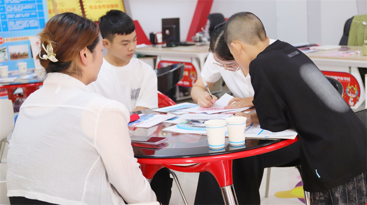 高考出分，中考結束，西安萬通接待中心，異?；鸨瑍