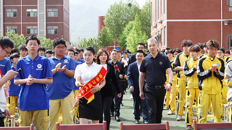 2025我校大型校企合作簽約暨校園招聘會1