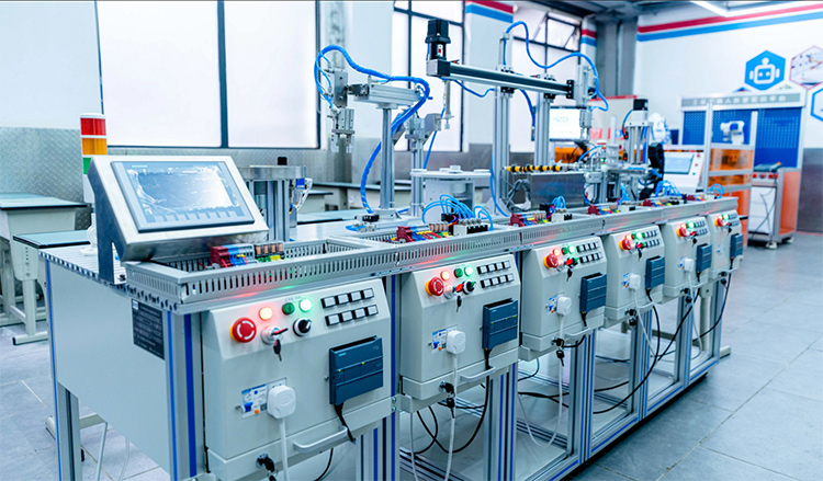 PLC電氣自動化工程師培訓哪里強？西安萬通PLC智控緊缺人才培養基地