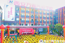 �������W�������fͨ¡���e��30����У�cʢ��