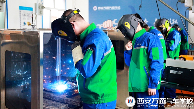 西安萬通鈑金修復——焊接機的使用