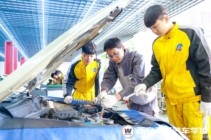 西安萬通汽車機修教學課堂