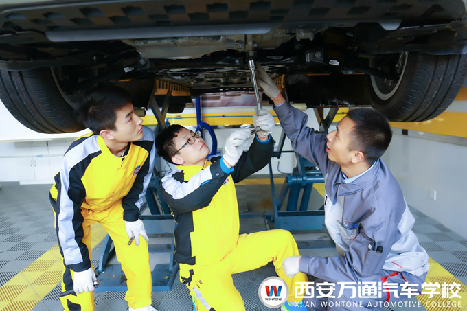 西安萬通汽車保養教學課堂