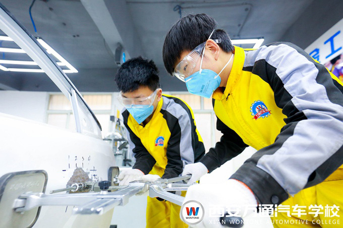 西安萬通汽車學校鈑金修復實訓教學
