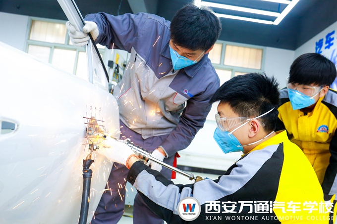 西安萬通汽車學校實訓教學課堂