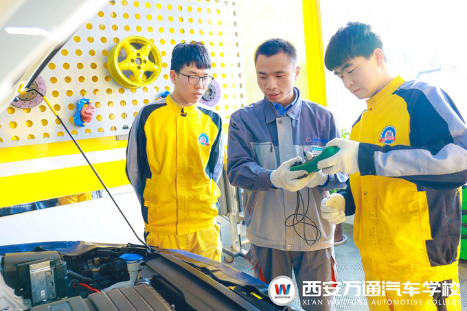 西安萬通汽車學校實訓教學課堂