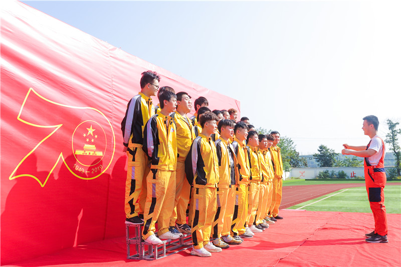 獻禮新時代 開啟新征程 合唱比賽1