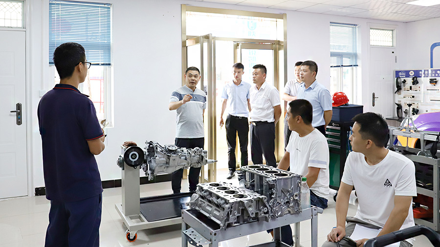 汽修行業頂級大師李東江教授蒞臨西安萬通講學5