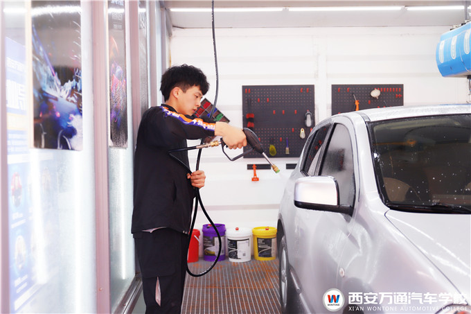 企業階段達標考核，西安萬通學子從容應對