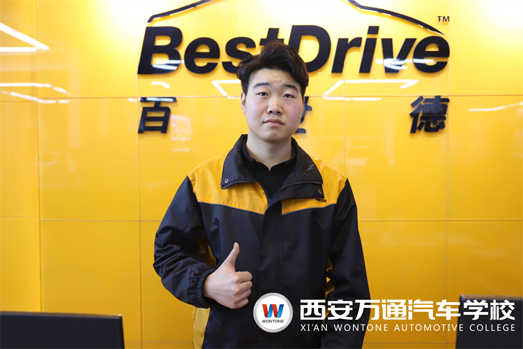 萬通優秀畢業學子：青春就是勇往直前！