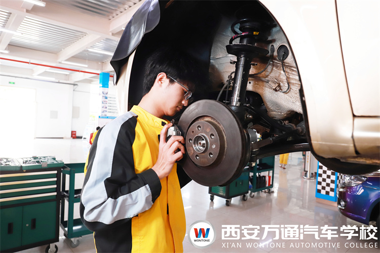 新的一年還繼續做打工人嗎？不如來萬通學技術創業開店吧！