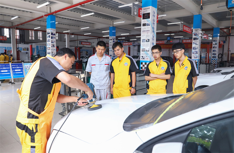 告別體力活！拒絕死工資！學習汽車美容創業當老板