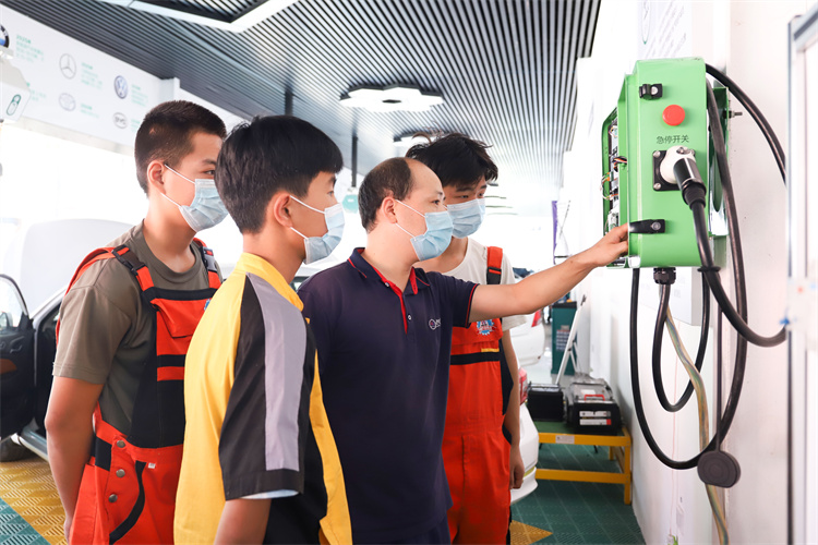 新能源汽車市場高速增長，學技術乘勢而為！