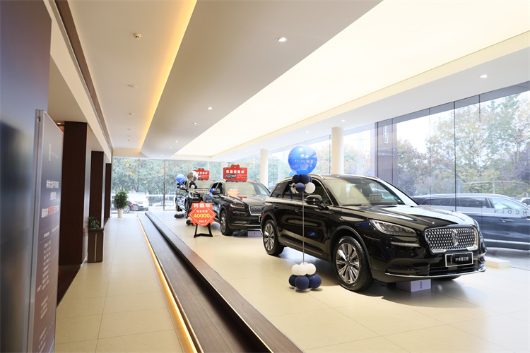 暖心回訪促發展，校企合作再攀佳績—西安萬通回訪西安福林林肯中心