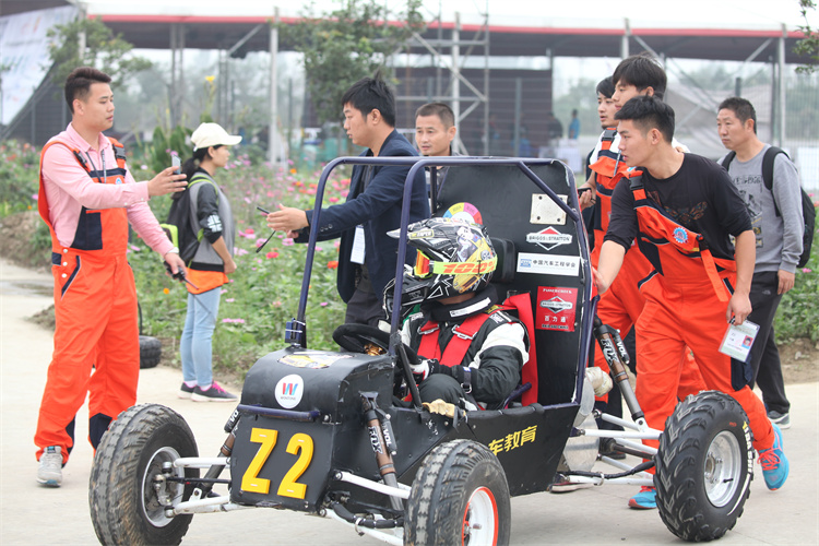 這個學校豪橫你不懂！五一帶你游長安，路費我買單?。?！