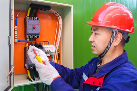 免費！免費！免費！ 西安萬通電工培訓專修班來了！